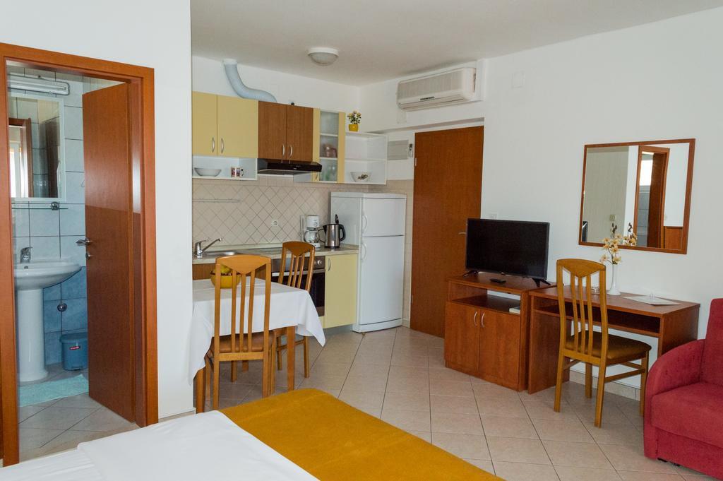 Apartments Zdenka Starigrad Paklenica Exteriör bild