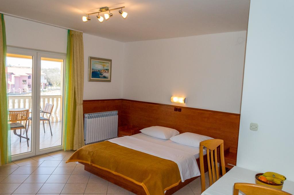 Apartments Zdenka Starigrad Paklenica Exteriör bild