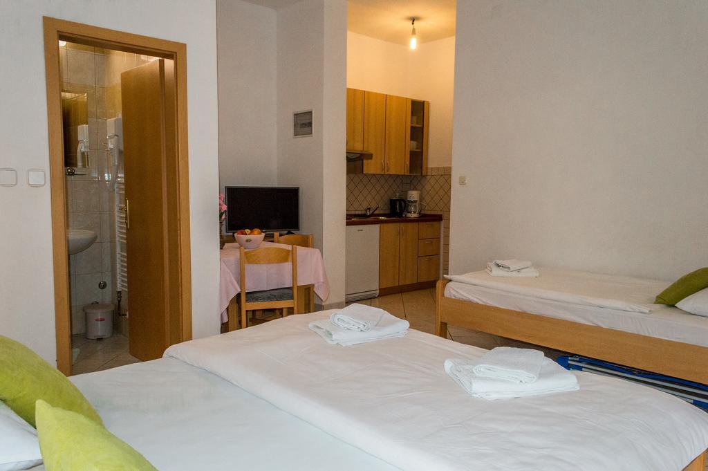 Apartments Zdenka Starigrad Paklenica Exteriör bild