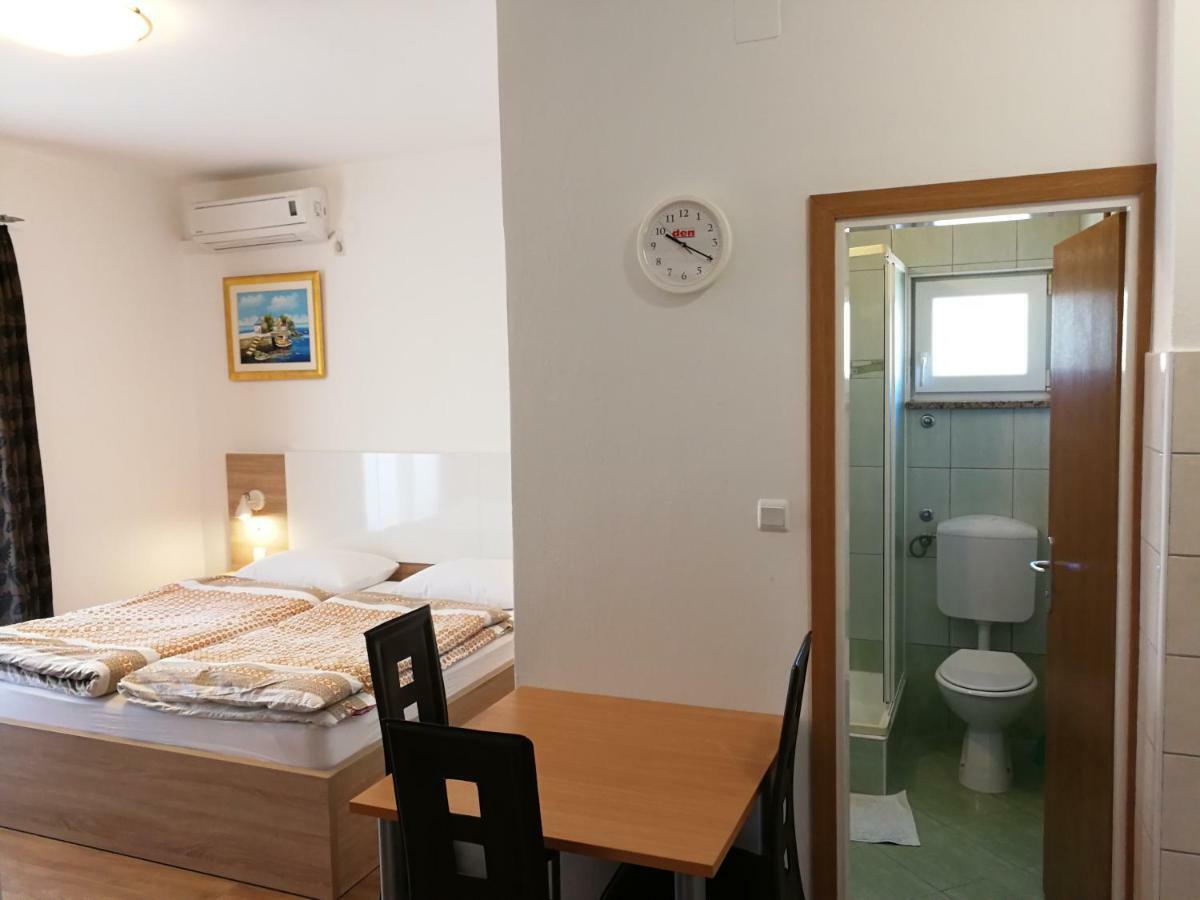 Apartments Zdenka Starigrad Paklenica Exteriör bild